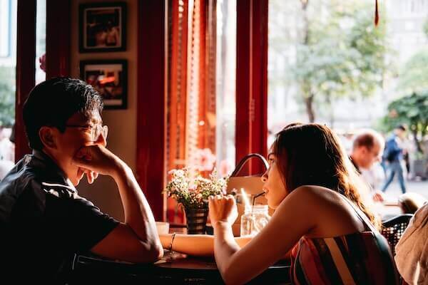 couple au café