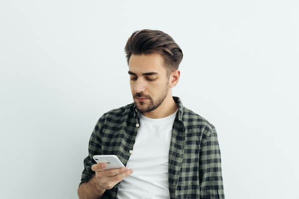 homme sur appli